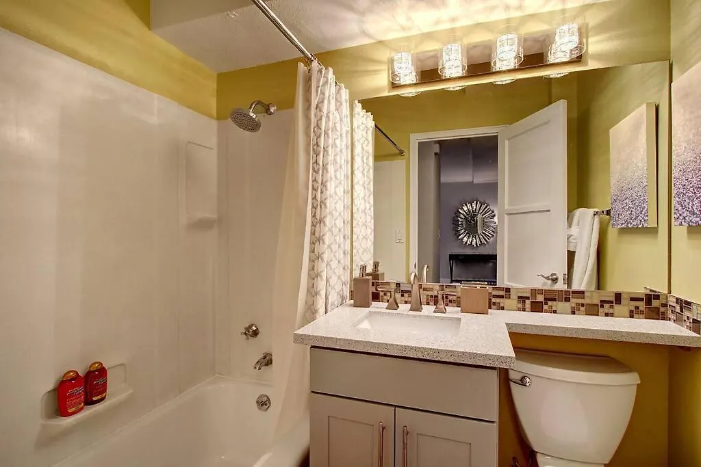 הוילה סיאטל Modern Coastal Downtown, King Bed, Work Desk, Kitchen בית נופש